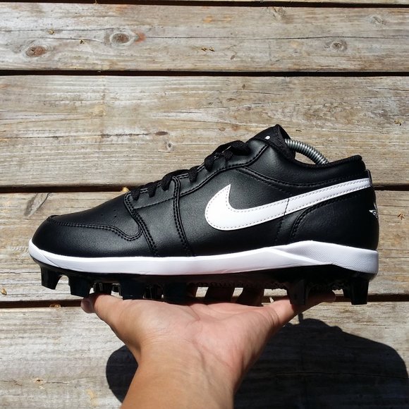 jordan retro 1 baseball cleats